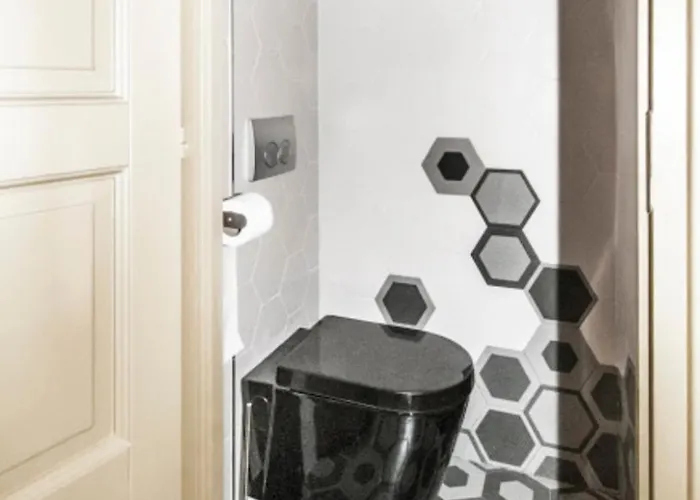 Geometric Luxury In The Center With 3br